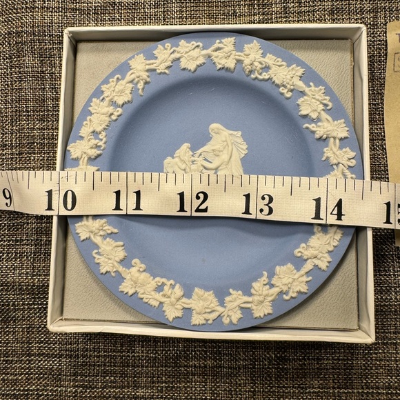 Vintage Wedgwood Pale Blue Jasper Sweet Dish Round with Box And Receipt ‘69 - Picture 12 of 15